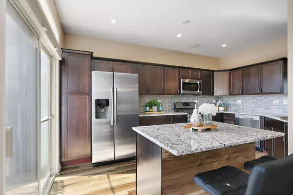 24037 W Pear Tree CIR, Plainfield, IL 60585