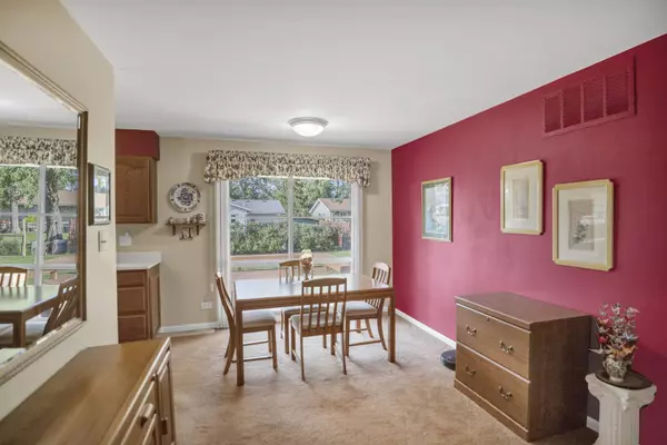 236 Clearmont DR, Elk Grove Village, IL 60007