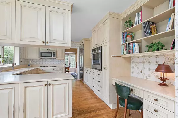 43 Ravenscraig LN, Inverness, IL 60067