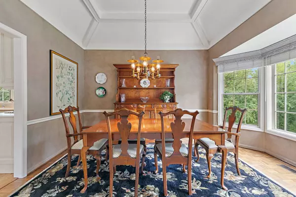 43 Ravenscraig LN, Inverness, IL 60067