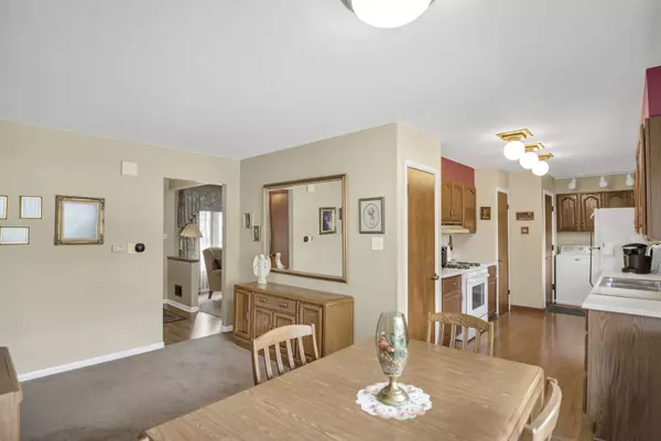 236 Clearmont DR, Elk Grove Village, IL 60007