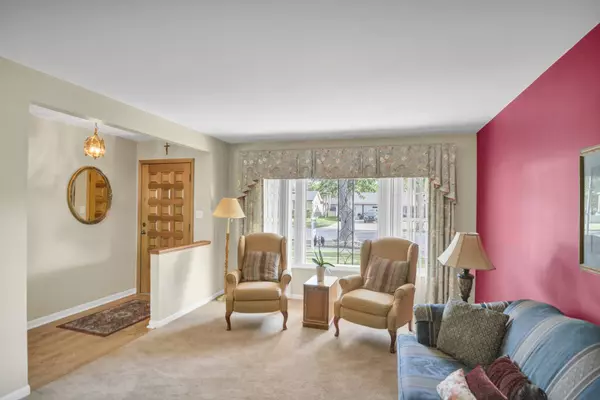 236 Clearmont DR, Elk Grove Village, IL 60007