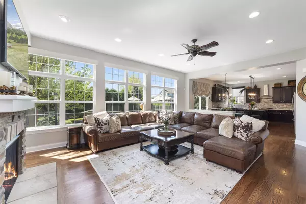 4545 Foxgrove DR, St. Charles, IL 60175