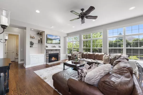 4545 Foxgrove DR, St. Charles, IL 60175