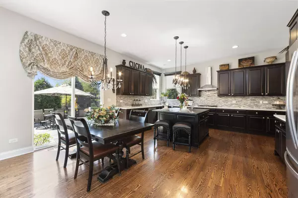 4545 Foxgrove DR, St. Charles, IL 60175