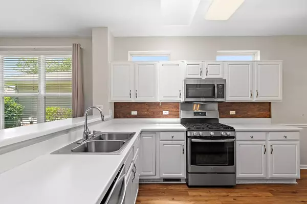 11773 Wildrose DR, Huntley, IL 60142