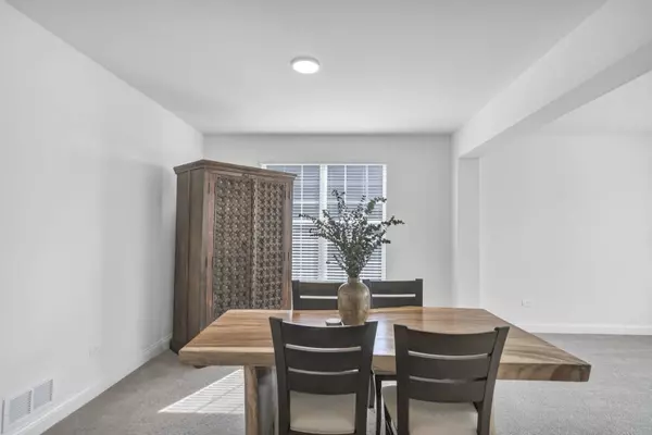 1833 Coralito LN, Elgin, IL 60124