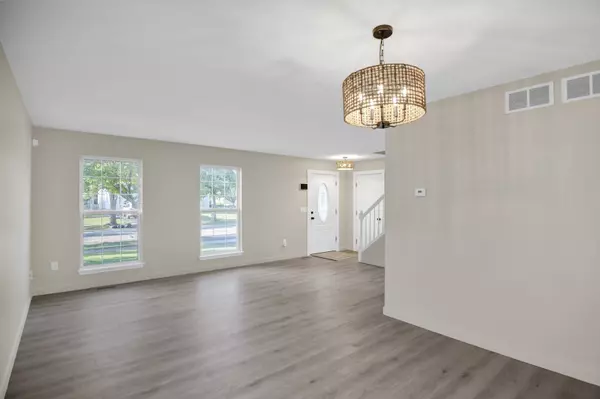 2076 Whitmore DR, Romeoville, IL 60446