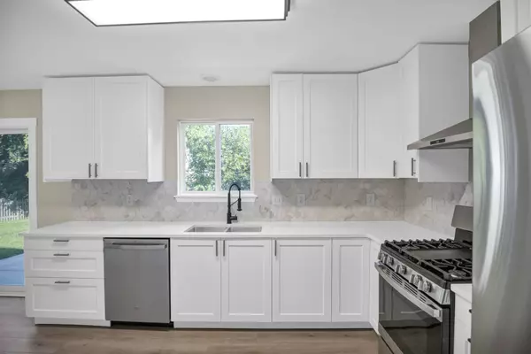 2076 Whitmore DR, Romeoville, IL 60446