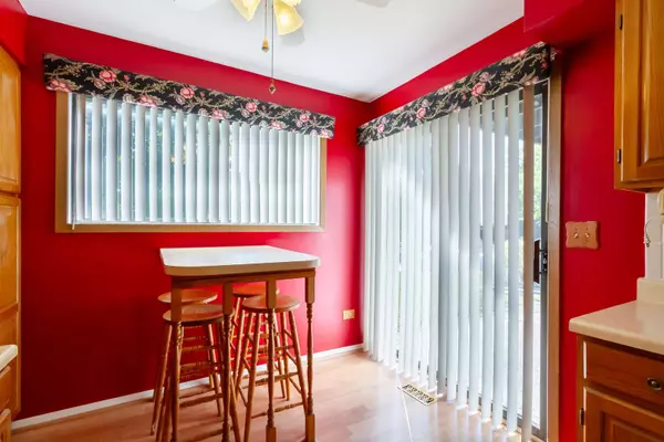 1405 Creekside CT #B, Elgin, IL 60123