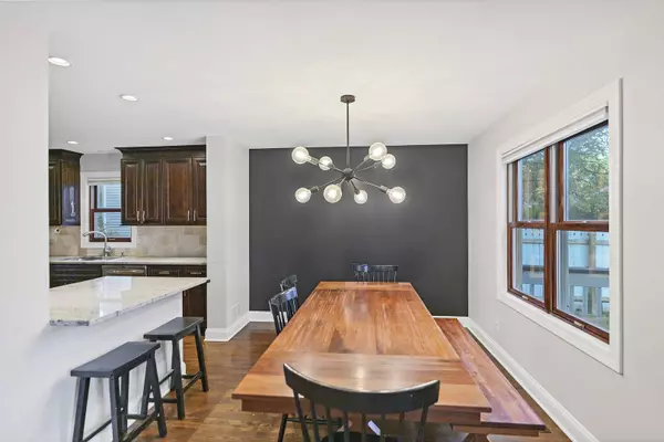 888 Geneva DR, Geneva, IL 60134