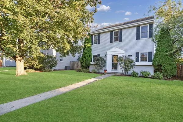 888 Geneva DR, Geneva, IL 60134