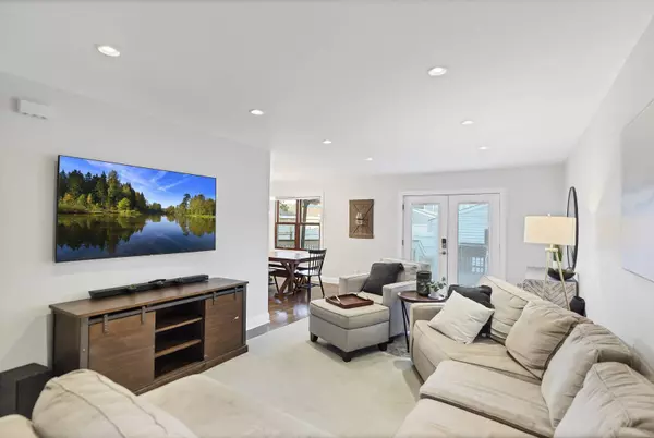 888 Geneva DR, Geneva, IL 60134