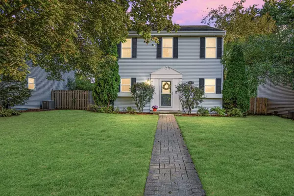 888 Geneva DR, Geneva, IL 60134