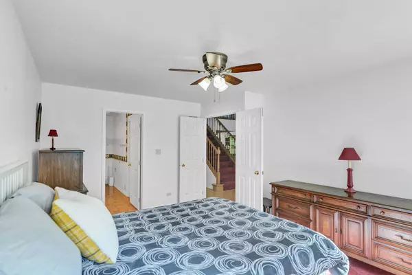 6 Dartmouth CT, Streamwood, IL 60107