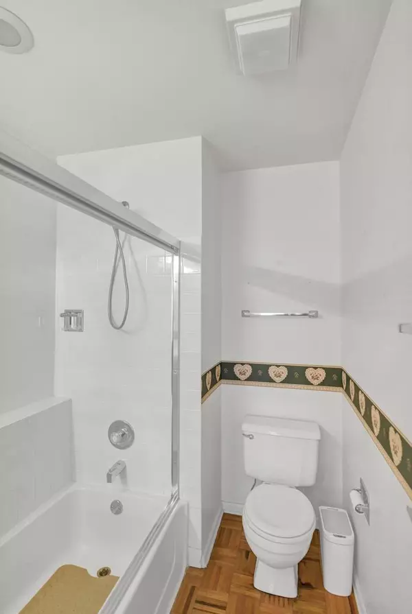 6 Dartmouth CT, Streamwood, IL 60107