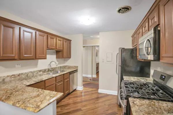 2604 N Windsor DR #206, Arlington Heights, IL 60004