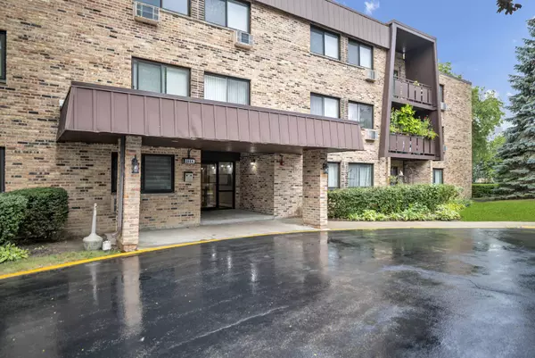 2604 N Windsor DR #206, Arlington Heights, IL 60004