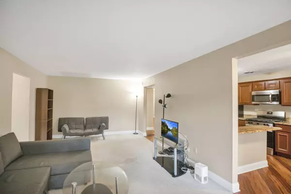 2604 N Windsor DR #206, Arlington Heights, IL 60004