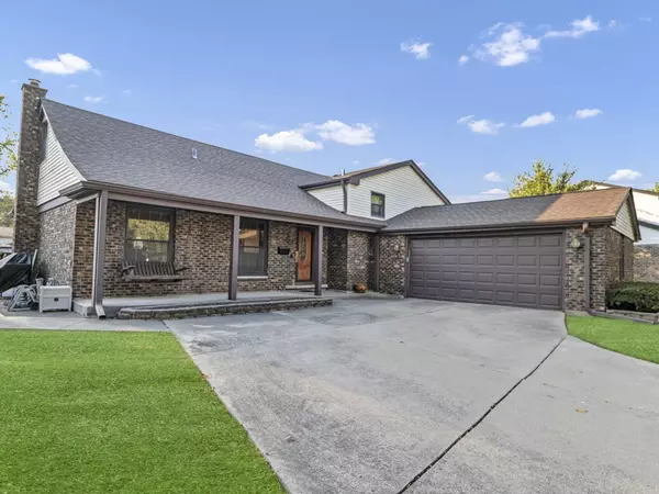 1306 E Best DR, Arlington Heights, IL 60004