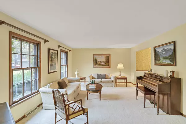 522 S Echo LN, Palatine, IL 60067