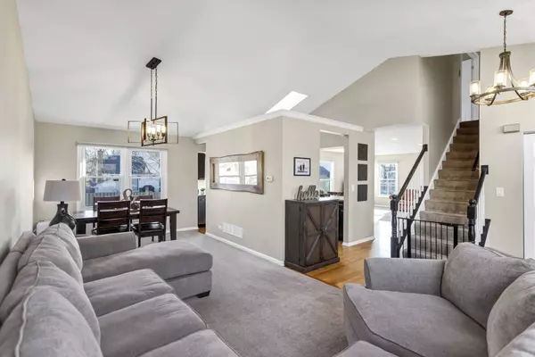 460 Hunters WAY, Fox River Grove, IL 60021