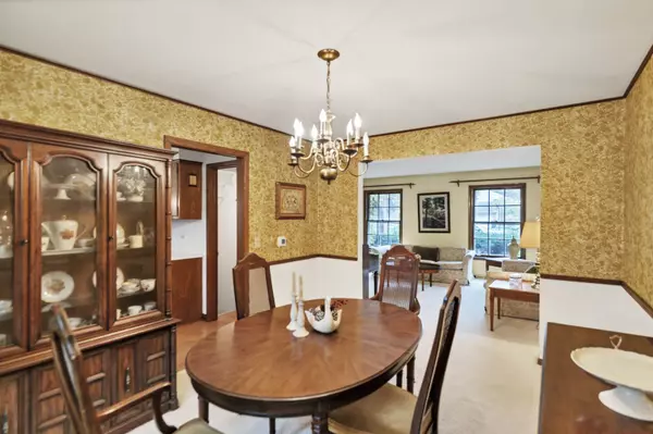 522 S Echo LN, Palatine, IL 60067