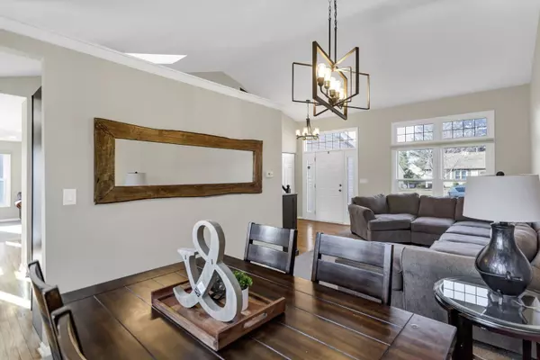 460 Hunters WAY, Fox River Grove, IL 60021