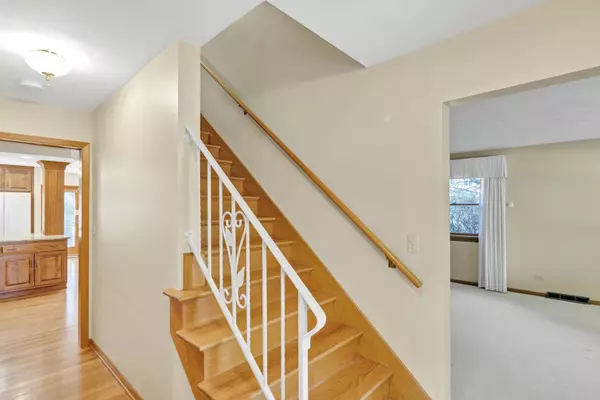 1666 Lin Lor CT, Elgin, IL 60123