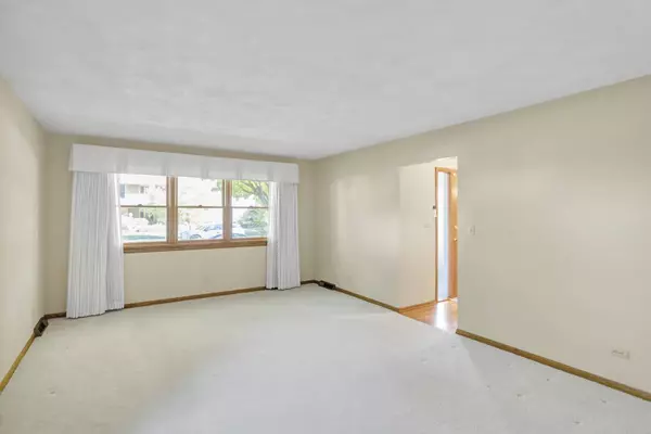 1666 Lin Lor CT, Elgin, IL 60123