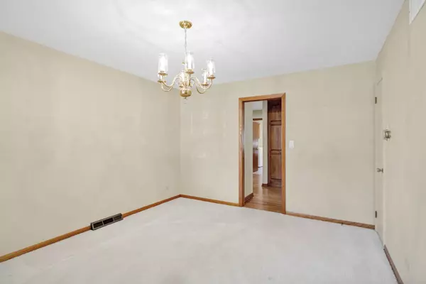 1666 Lin Lor CT, Elgin, IL 60123