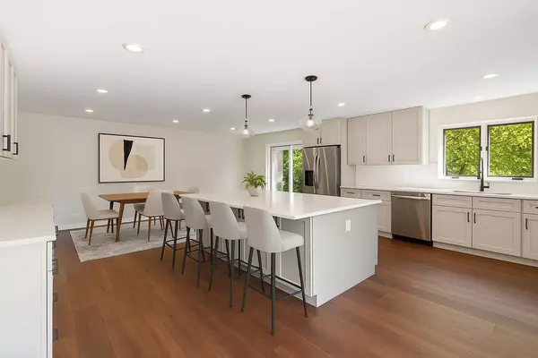 1548 Wood Creek TRL, Bartlett, IL 60103