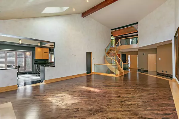 45 Tartan Lakes DR, Westmont, IL 60559