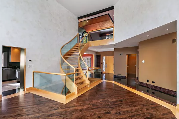 45 Tartan Lakes DR, Westmont, IL 60559