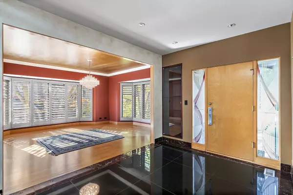 45 Tartan Lakes DR, Westmont, IL 60559