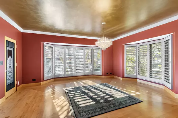 45 Tartan Lakes DR, Westmont, IL 60559