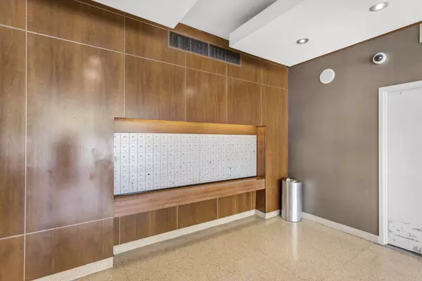 450 W Briar PL #13G, Chicago, IL 60657