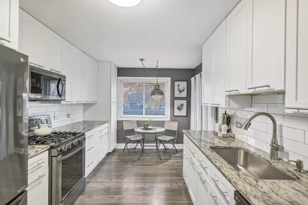 1256 Plum Tree CT #D1, Schaumburg, IL 60193