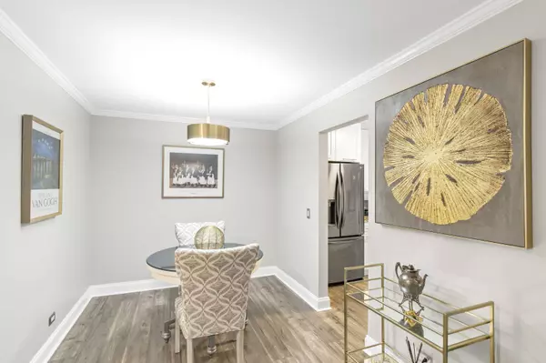 1256 Plum Tree CT #D1, Schaumburg, IL 60193