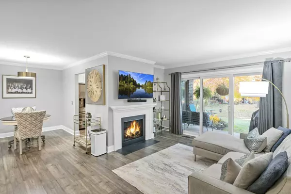 1256 Plum Tree CT #D1, Schaumburg, IL 60193