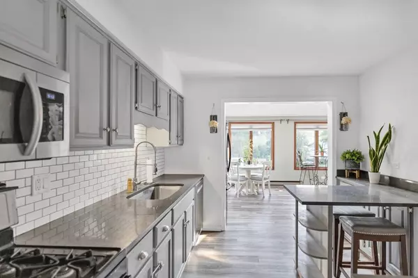 2315 Stepstone LN, Hanover Park, IL 60133