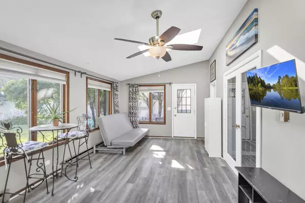 2315 Stepstone LN, Hanover Park, IL 60133