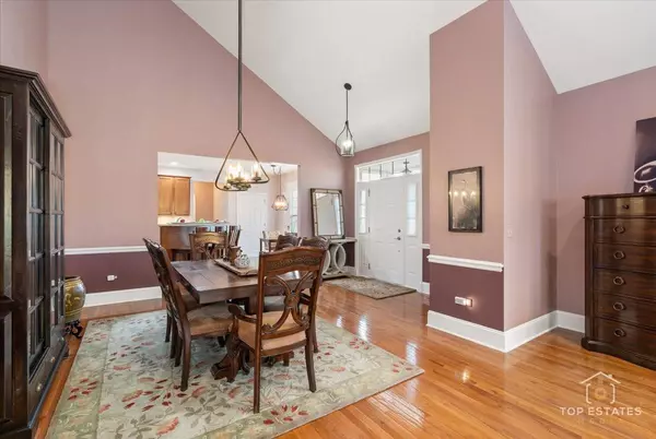 1039 Riviera DR #1039, Elgin, IL 60124