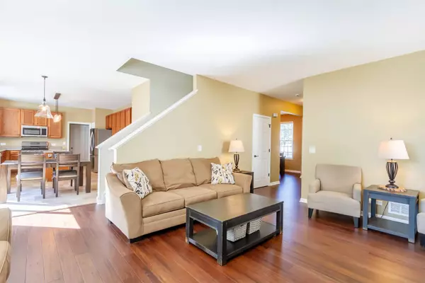 125 Augusta DR, Gilberts, IL 60136