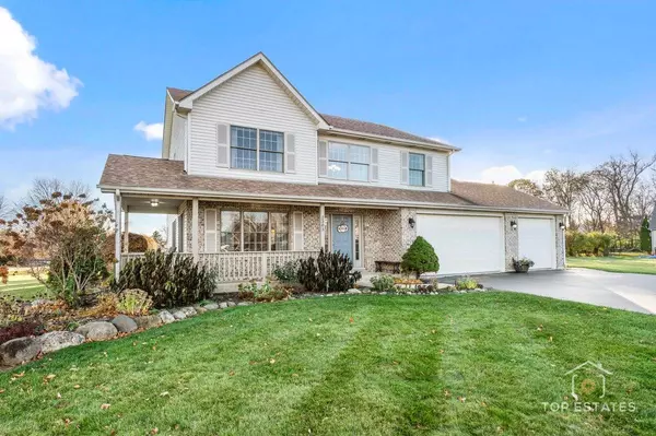 2303 Fox Bluff LN, Spring Grove, IL 60081