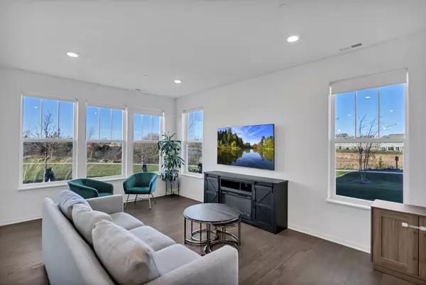 3202 Martini ST, Mundelein, IL 60060