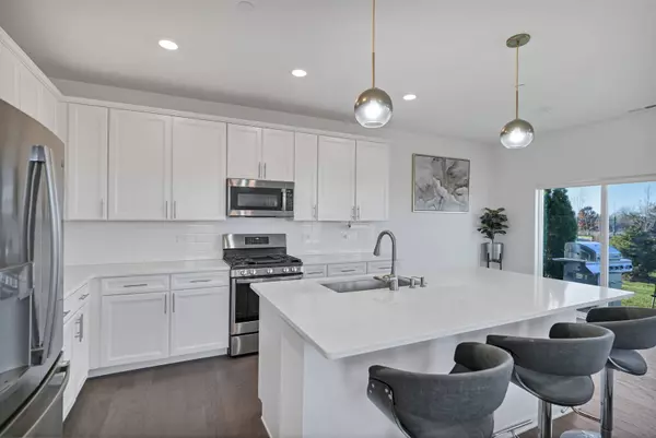 3202 Martini ST, Mundelein, IL 60060