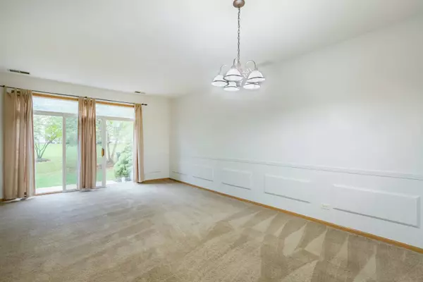 1244 Brookdale DR #1244, Carpentersville, IL 60110