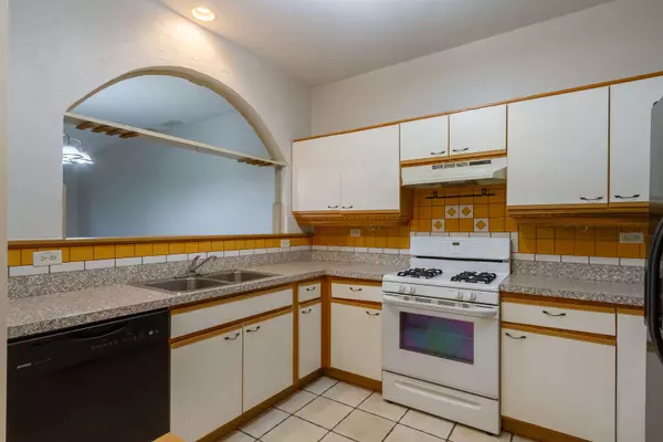 1244 Brookdale DR #1244, Carpentersville, IL 60110