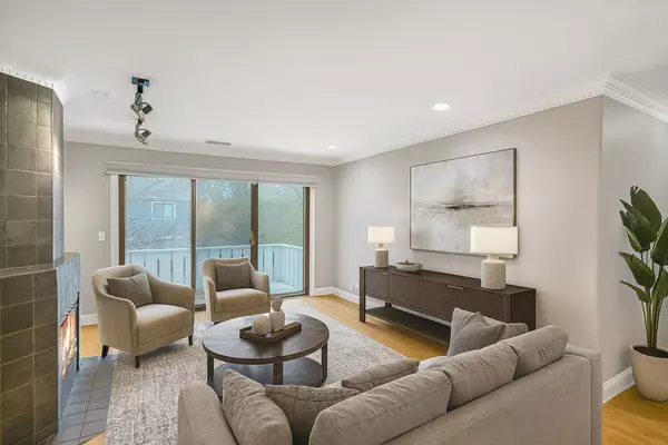 263 Driftwood LN #2D, Schaumburg, IL 60193